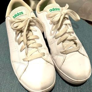 Adidas stan smith sneakers with green trim! Sz 6 kids sz 8 womens